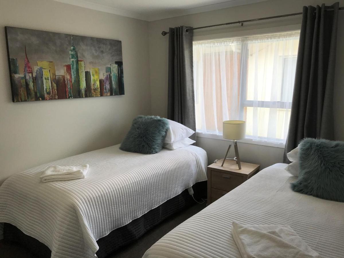 Rose Apartments Central Rotorua- Accommodation & Private Spa エクステリア 写真