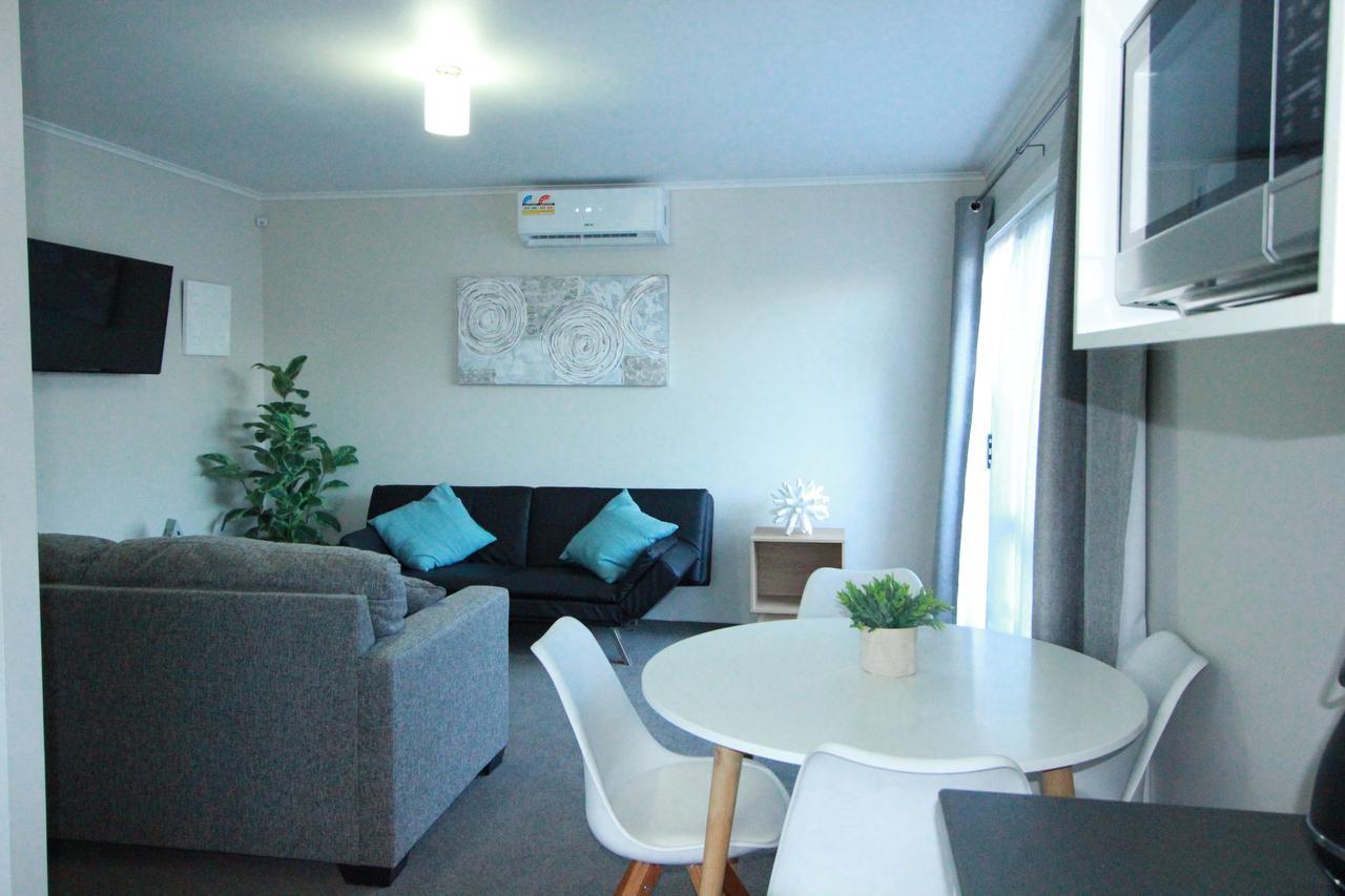Rose Apartments Central Rotorua- Accommodation & Private Spa エクステリア 写真